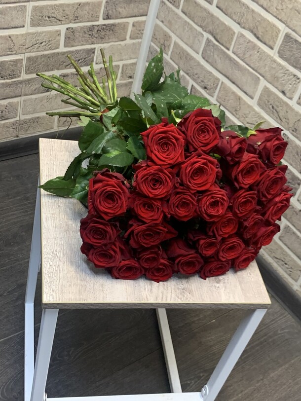 25 роз, артикул F1286353 - 4899 рублей, доставка по городу. Flawery - доставка цветов