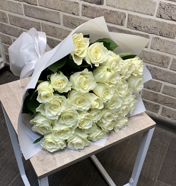 Белая роза, артикул F1287897 - 5688 рублей, доставка по городу. Flawery - доставка цветов