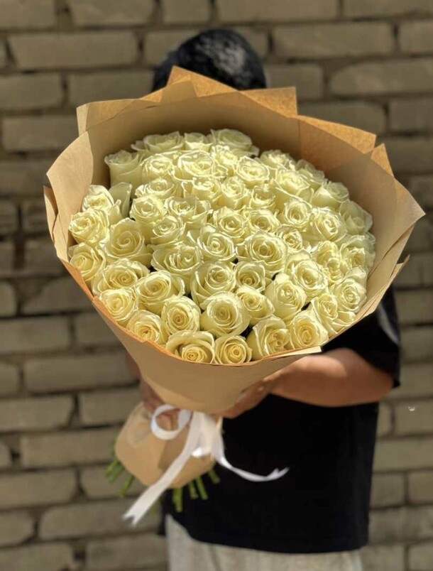 Белые роза, артикул F1288841 - 11259 рублей, доставка по городу. Flawery - доставка цветов