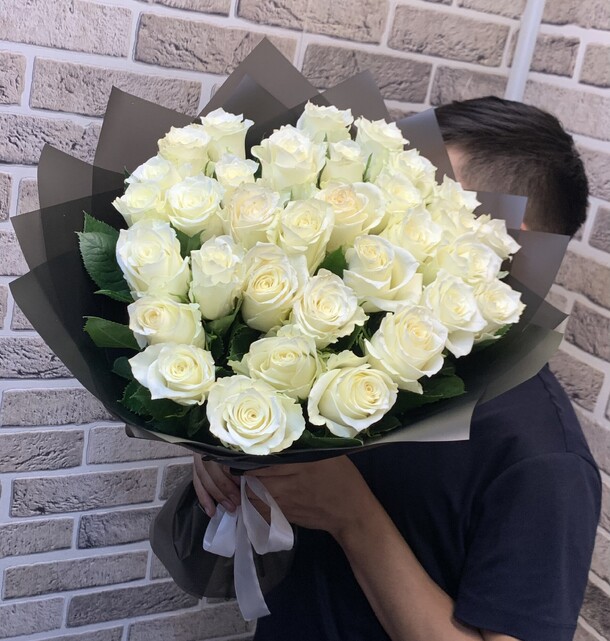 Роза белая, артикул F1289468 - 7700 рублей, доставка по городу. Flawery - доставка цветов