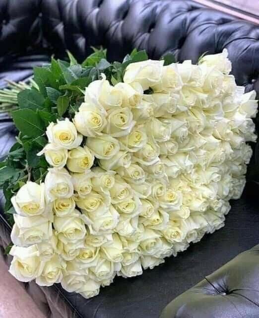 101 роза белая, артикул F1298299 - 18999 рублей, доставка по городу. Flawery - доставка цветов