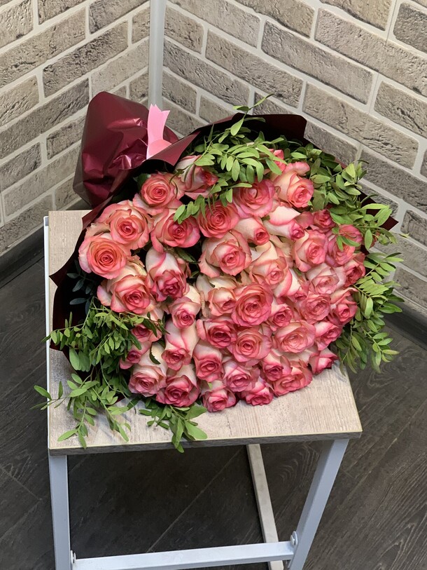 Роза m, артикул F1303427 - 10357 рублей, доставка по городу. Flawery - доставка цветов