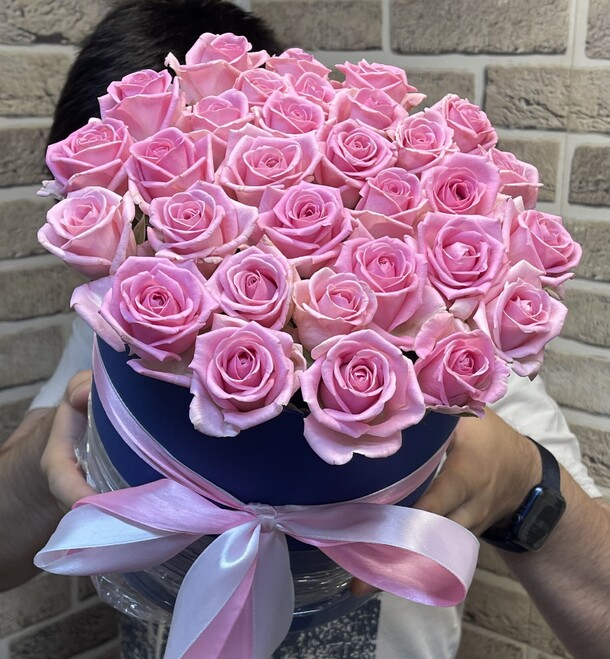 Розы в коробке, артикул F1305135 - 9805 рублей, доставка по городу. Flawery - доставка цветов