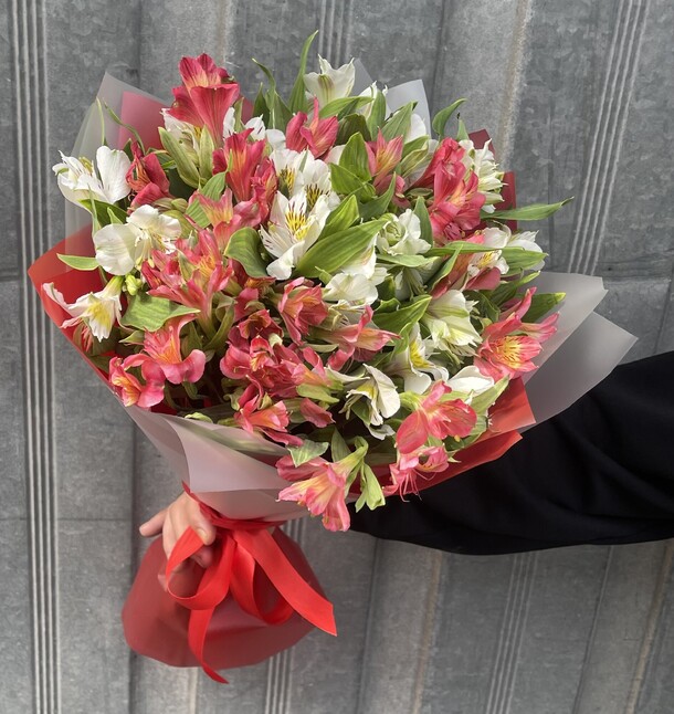 Альстромерии микс, артикул F1307939 - 3900 рублей, доставка по городу. Flawery - доставка цветов