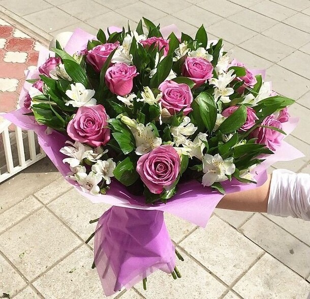 Букетик альстромерии, артикул F1308441 - 7999 рублей, доставка по городу. Flawery - доставка цветов