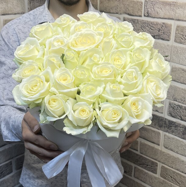 Розы в коробке, артикул F1308773 - 7199 рублей, доставка по городу. Flawery - доставка цветов