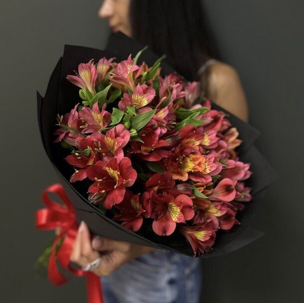 Букет м, артикул F1308951 - 2999 рублей, доставка по городу. Flawery - доставка цветов