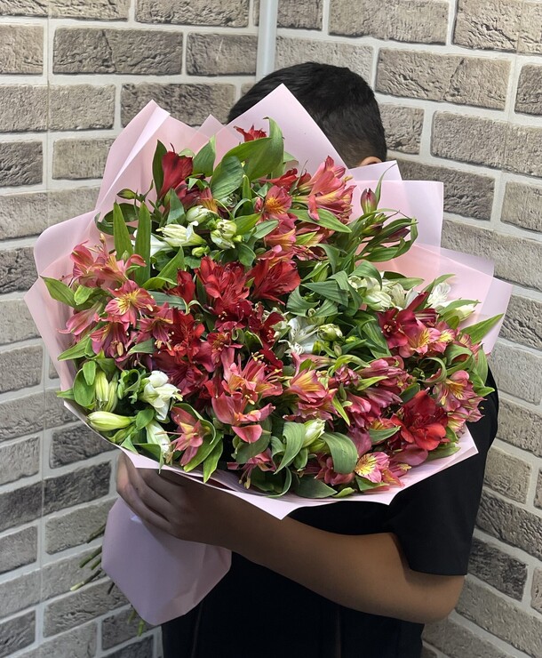 Для нее, артикул F1331587 - 6343 рублей, доставка по городу. Flawery - доставка цветов