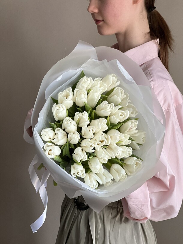 Букет из белых тюльпанов, артикул F1107960 - 12500 рублей, доставка по городу. Flawery - доставка цветов