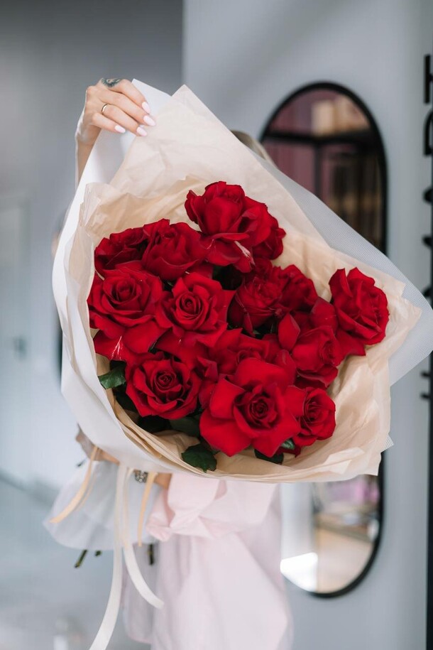 Красные розы 15, артикул F1147280 - 8500 рублей, доставка по городу. Flawery - доставка цветов