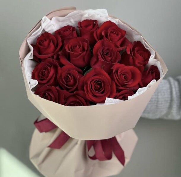 15 красных роз, букет из красных роз, артикул F1242517 - 6000 рублей, доставка по городу. Flawery - доставка цветов