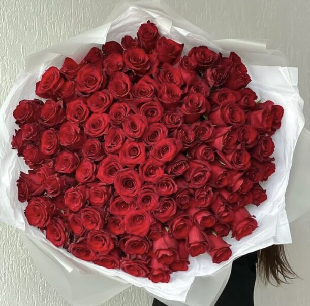 101 букет красные розы, артикул F1242541 - 54800 рублей, доставка по городу. Flawery - доставка цветов