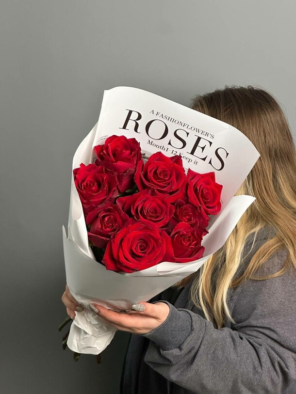 Букет из 9 красных роз, артикул F1362267 - 5100 рублей, доставка по городу. Flawery - доставка цветов