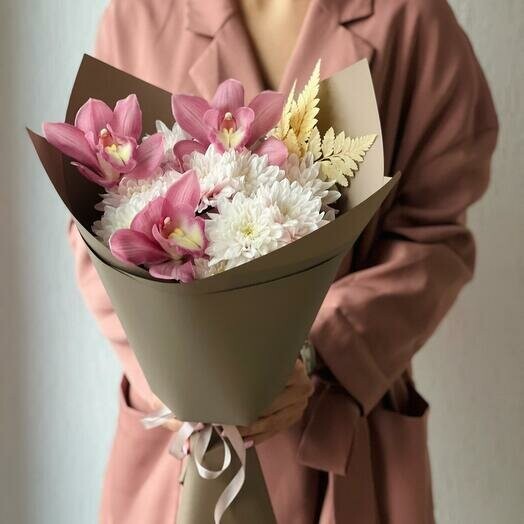 Букет орхидея и хризантемы, артикул F1362293 - 3850 рублей, доставка по городу. Flawery - доставка цветов