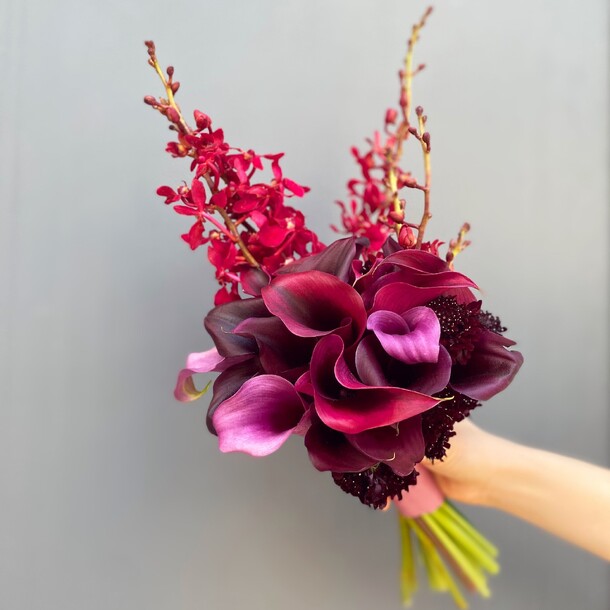 Букет невесты «винный бархат», артикул F1067525 - 9250 рублей, доставка по городу. Flawery - доставка цветов