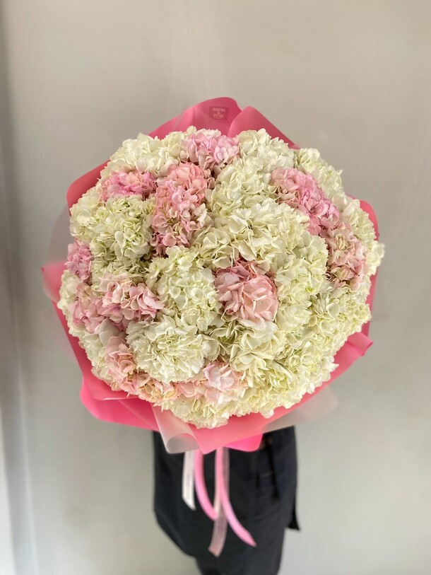 Wow букет из 35 гортензий, артикул F1491429 - 35000 рублей, доставка по городу. Flawery - доставка цветов