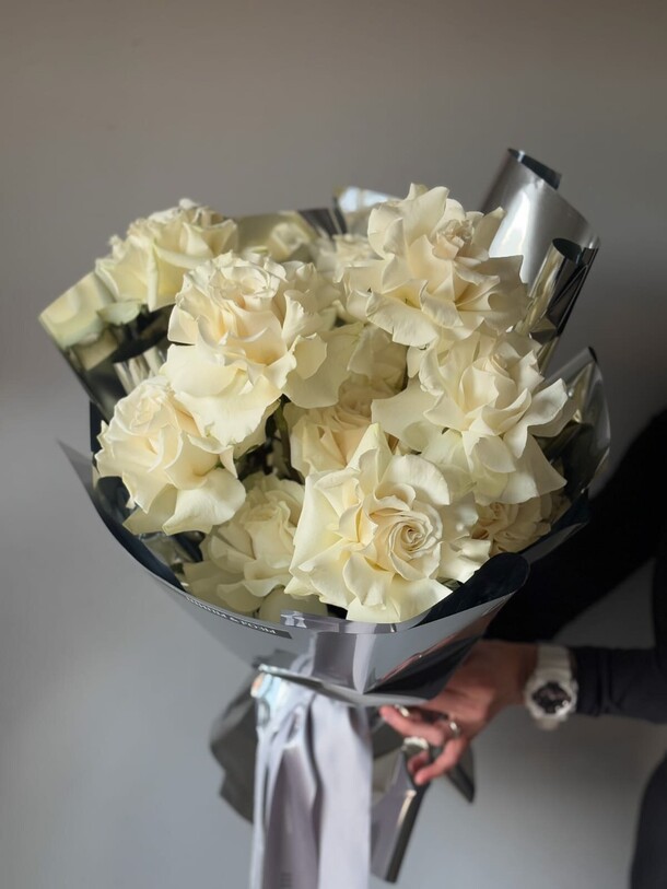 Монобукет из 9 французских роз, артикул F1490846 - 3590 рублей, доставка по городу. Flawery - доставка цветов