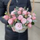Корзинка с пионовидными розами