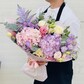 Авторский букет с гортензиями и розами