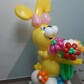 Зайка с букетом, фигурка из шариков