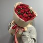 Букет красных кустовых роз