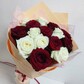 Букет из 15 красных и белых роз