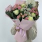 Авторский букет с розами и альстромерией