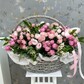 Корзина из кустовых роз и альстромерий