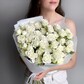 Нежный букет белые кустовые розы