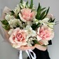 Букет из французских роз и нежной альстромерии.