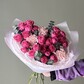 Букет с кустовой розой и диантусами