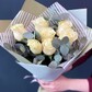 Букет из белых роз с эвкалиптом