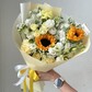 Яркий букет подсолнухи и эустома