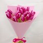 Букет ярко розовых тюльпанов