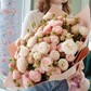 Нежный букет из кустовых пион роз