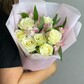 Белые розы с альстромерией