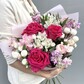 Яркий сборный букет с розами, маттиолой, хризантемой и альстромерией