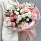Нежный сборный букет с кустовыми розами, диантусами, хризантемой и альстромериями