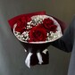 Букет красных французских роз с гипсофилой