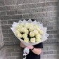Букет из 25 белых роз в упаковке