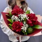 Букет из красных французских роз с гипсофилой
