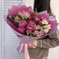 Букет с пионовидными кустовыми розами и альстромерией
