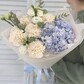 Букет с голубой гортензией,диантусами и эустомой