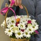 Корзина с розами и хризантемой.