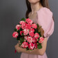Букет комплимент из яркой кустовой розы