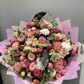 Авторский букет из кустовых роз микс