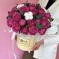 Насыщенная композиция в коробке из пион роз,хлопка и эвкалипта